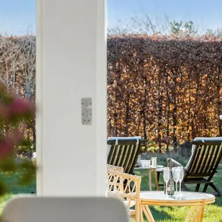 With Garden Near Tisvilde Semesterbostad Græsted