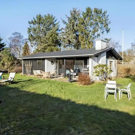 Holiday home With Garden Near Tisvilde *