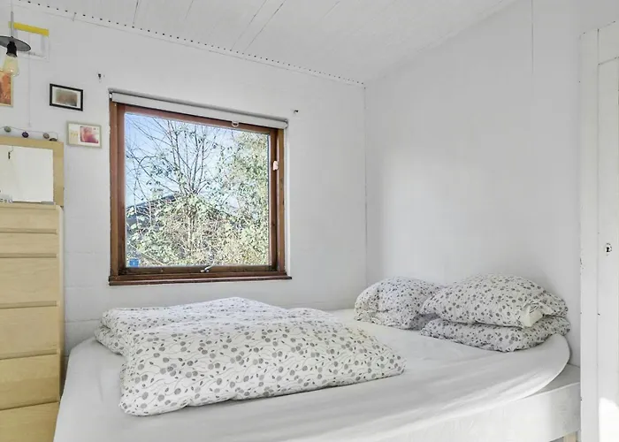 With Garden Near Tisvilde Semesterbostad Græsted