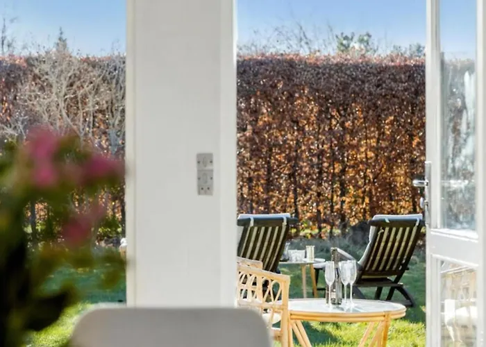 With Garden Near Tisvilde Semesterbostad Græsted